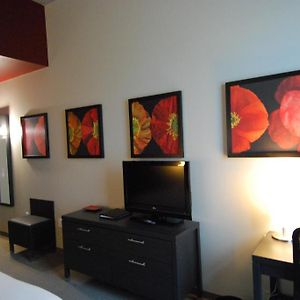 Grand Comfort Queen Room